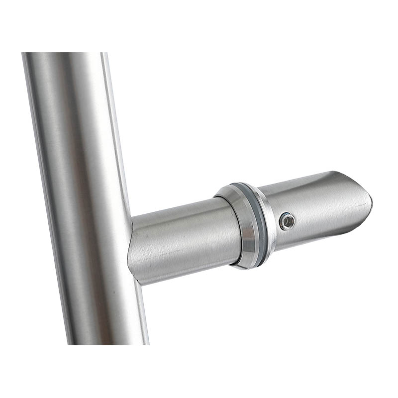 For high-temperature applications, what thermal expansion coefficient requirements must a stainless steel handle meet?